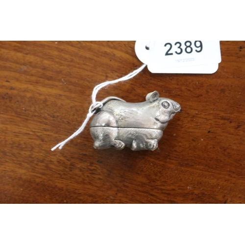 2389 - South East Asian silver box, in the shape of a mouse, approx 5cm L