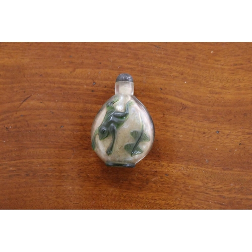 2390 - Glass frog and leaf snuff bottle, approx 7cm H