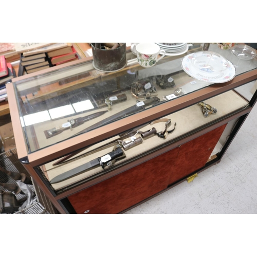 2356 - Display cabinet, approx 90cm H x 124cm W x 50cm D