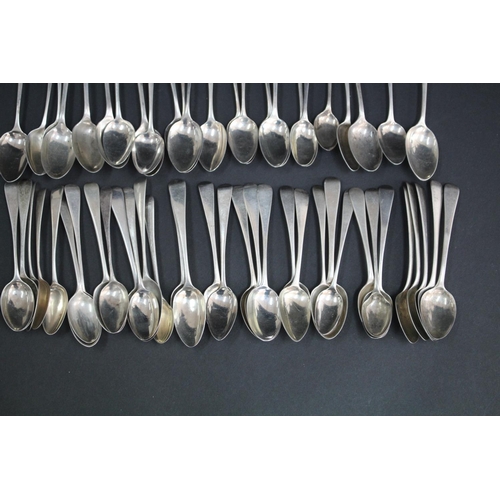 1016 - Huge collection of sterling silver tea spoons, various dates and makers, Georgian, Victorian etc, ap... 