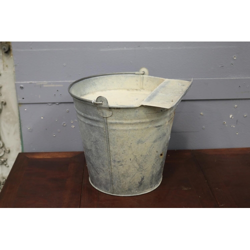 299 - Vintage French gal metal laundry bucket, approx 27cm H excluding handle x 30cm Dia