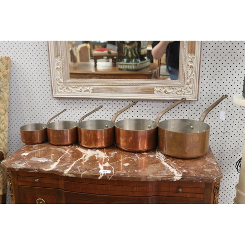 413 - Set of antique French copper saucepans with wrought iron handles, approx 11cm H x 20cm Dia ex handle... 