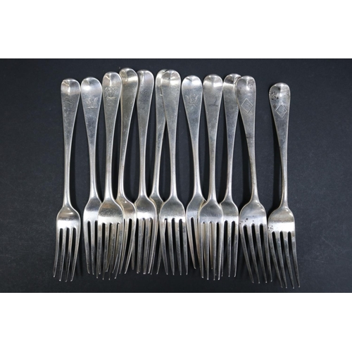 1066 - Twelve Georgian hallmarked sterling silver dinner forks, various dates and makers, approx 785 grams ... 