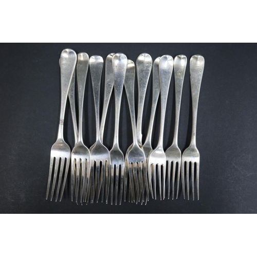 1068 - Twelve Georgian hallmarked sterling silver dinner forks, various dates and makers, approx 795 grams ... 