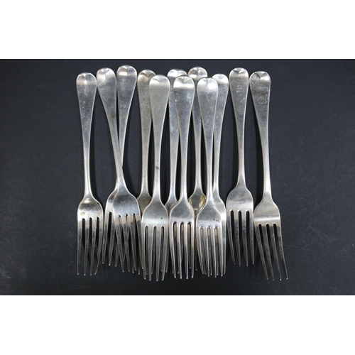 1069 - Twelve Georgian hallmarked sterling silver dinner forks, various dates and makers, approx 785 grams ... 
