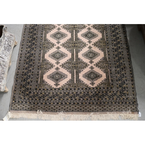 352 - Handwoven wool carpet, approx 130cm x 200cm