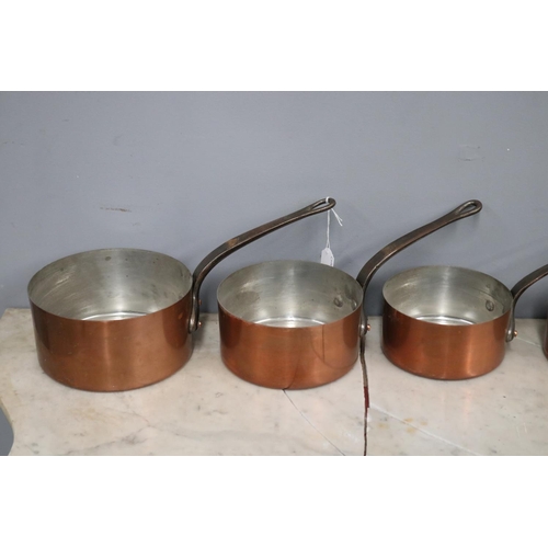 401 - Set of French copper saucepans, approx 10cm H x 20cm Dia ex handle and smaller