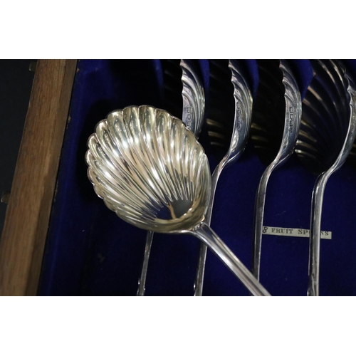 468 - Canteen of R & S Garrards & Co sterling silver Fruit and dessert flatware. Oak canteen box, containi... 