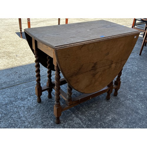 497 - Vintage 1930's English oak gate leg table, approx 78cm H x 52cm W x 94cm L (Folded/Closed)