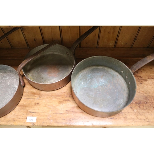 487 - Set of five antique French copper frypans, approx 26cm Dia excluding handle and smaller (5)