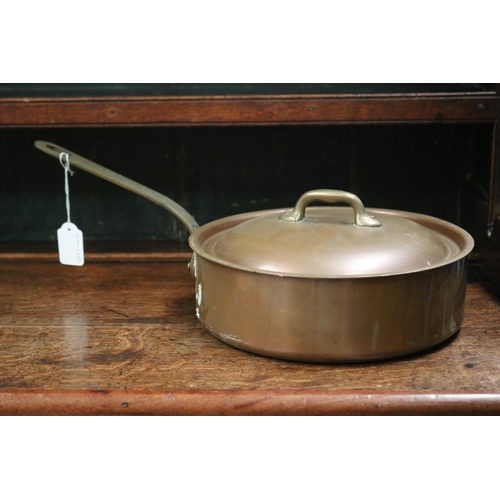 516 - Vintage French copper & brass lidded saucepan, approx 24cm Dia excluding handle, stamped with maker ... 