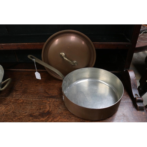 516 - Vintage French copper & brass lidded saucepan, approx 24cm Dia excluding handle, stamped with maker ... 