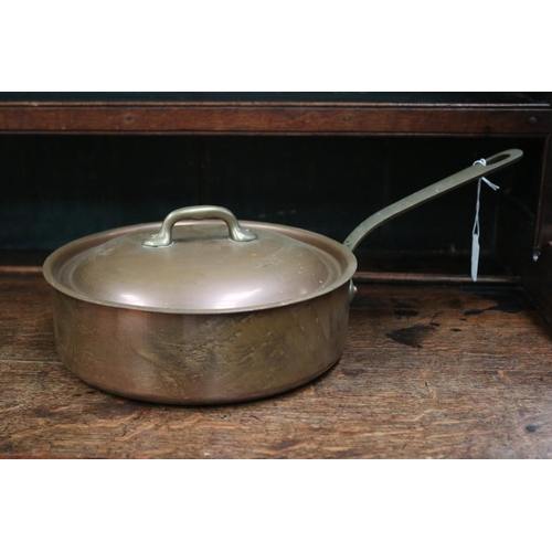 516 - Vintage French copper & brass lidded saucepan, approx 24cm Dia excluding handle, stamped with maker ... 