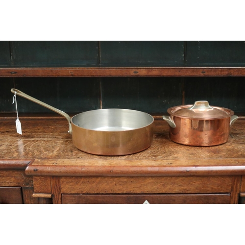 518 - Two heavy gauge French copper pans, the oval example lidded with applied brass lug handles, heavy pa... 