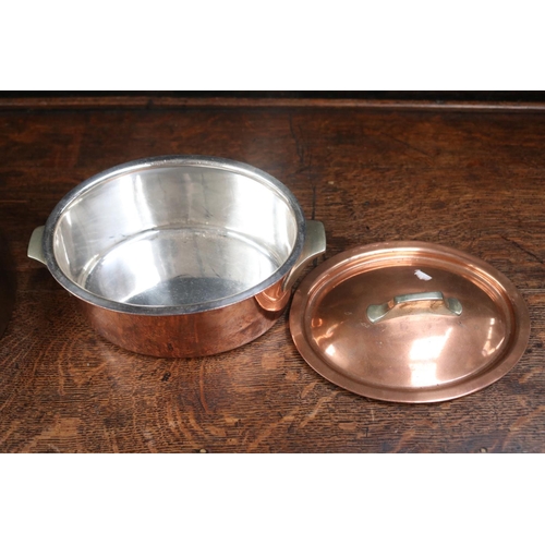 518 - Two heavy gauge French copper pans, the oval example lidded with applied brass lug handles, heavy pa... 