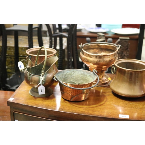 447 - Good assortment of copper to include pots, pedestal vase, etc, approx 25cm H x 35cm Dia and smaller