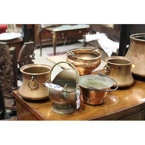 447 - Good assortment of copper to include pots, pedestal vase, etc, approx 25cm H x 35cm Dia and smaller