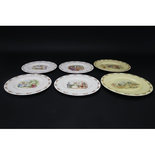 5239 - Royal Doulton, Bunnykins assortment of dinner plates, approx 22.5cm Dia & smaller (6)