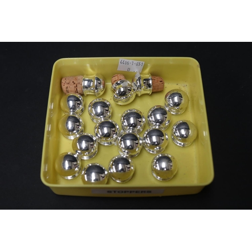 5259 - Assortment of plate warmer stoppers