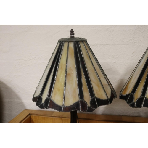 2121 - Pair of cast metal based lead light table lamps in the Tiffany style, untested, each approx 52cm H (... 