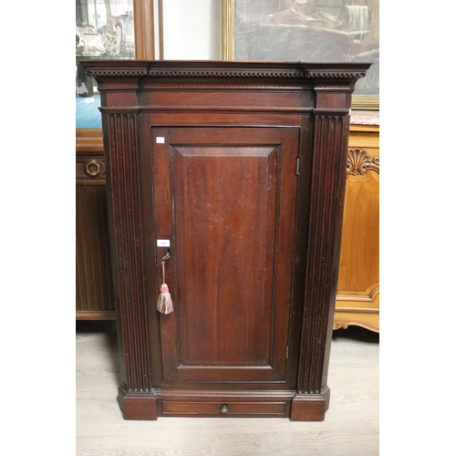 2134 - Good antique English George III mahogany single door corner cabinet. Generous fluted pilasters, dent... 