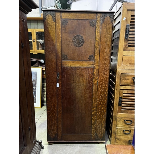 2228 - Vintage oak linen cabinet, approx 164cm H x 78cm L x 47cm D