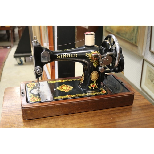 2172 - Singer sewing machine on table, approx 73cm H x 59cm W x 42cm D (closed)