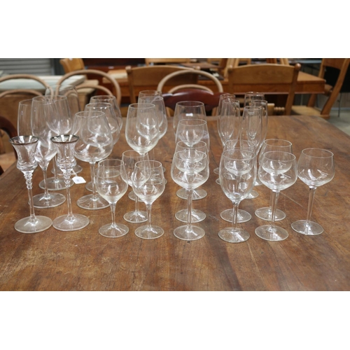 2289 - Assortment of glassware, approx 24cm H x 10cm dia and smaller