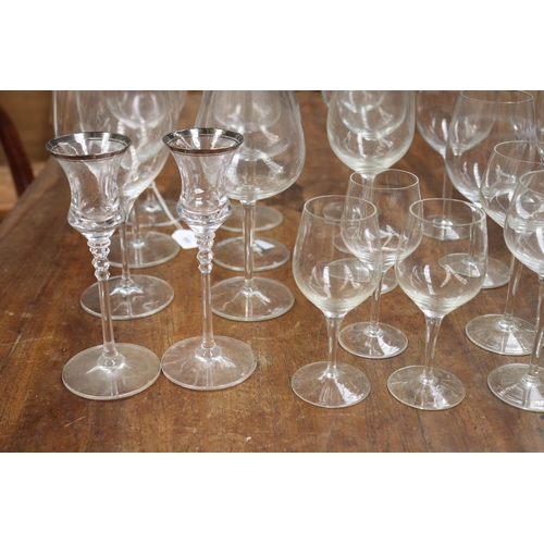 2289 - Assortment of glassware, approx 24cm H x 10cm dia and smaller