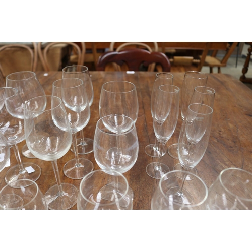 2289 - Assortment of glassware, approx 24cm H x 10cm dia and smaller