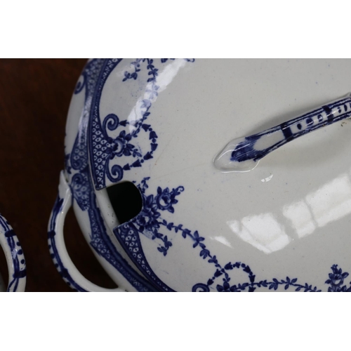 2266 - Pair of blue and white lidded porcelain tureens, each approx 11cm H x 22cm dia (excluding handles) (... 