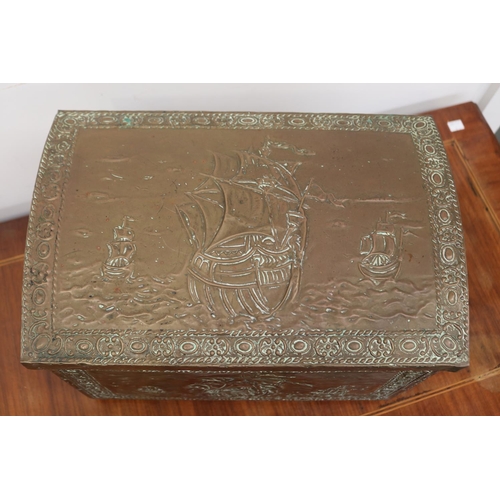 2405 - Antique English brass bound fire box, with hand beaten decoration, lions mask handles, approx 40 cm ... 