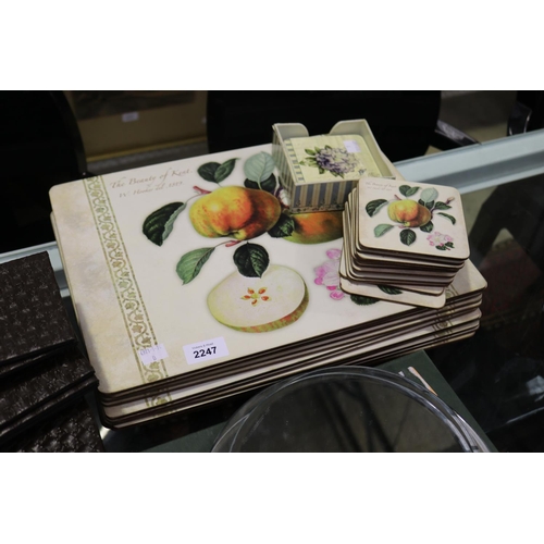 2247 - Large assortment of placemats and coasters, approx 40cm x 31cm and smaller