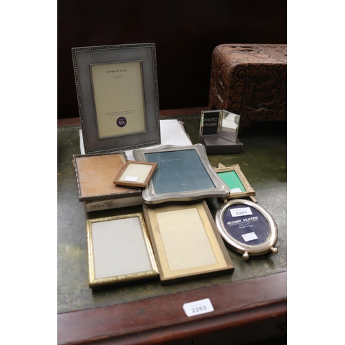 2281 - Assortment of various photos frames, box approx 31cm H and smaller