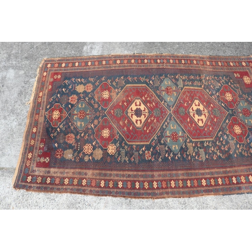 2459 - Carpet woven wool, approx 230cm x 136cm
