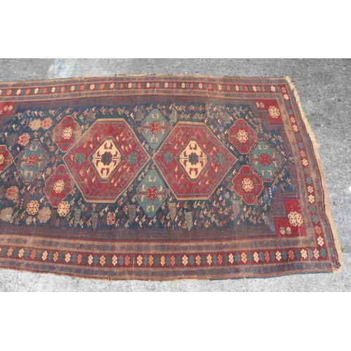2459 - Carpet woven wool, approx 230cm x 136cm
