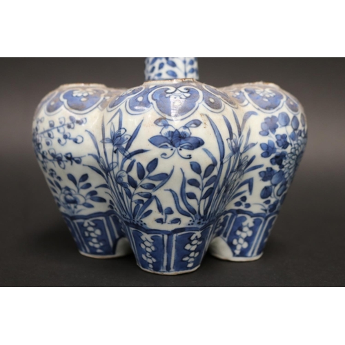 8 - Chinese blue and white porcelain tulip vase, Qing dynasty, Guangxu (1872-1908), approx 24cm H x 17cm... 