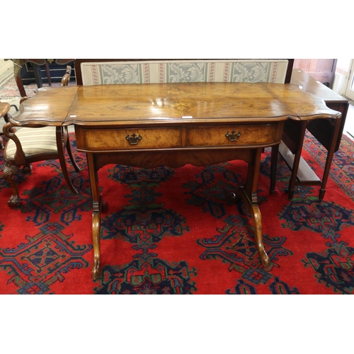 400 - Good quality firgured walnut period style sofa table, shaped top with cross banded edge. Fitted with... 