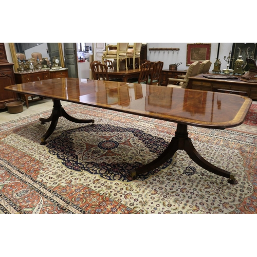 406 - Good quality twin pedestal Regency style extension banquet dining table, with two extra leaves, appr... 