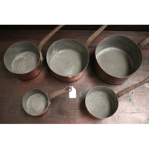422 - Set of five antique copper and iron handle saucepans, approx 10cm H x 18cm Dia ex handle and smaller... 