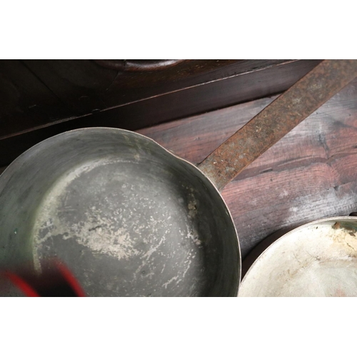 423 - Three antique French copper and iron saucepans, approx 24cm Dia ex handle and smaller (3)