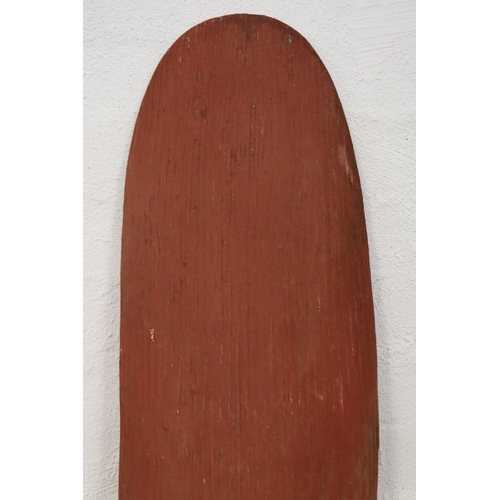 3074 - Bobby Tilmouth (1942-.) Australia (Aboriginal), large natural ocre painted fluted shield, with cut o... 