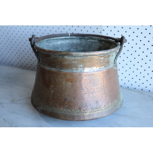 119 - Antique copper swing handle pot, approx 19cm H excluding handle x 28cm Dia