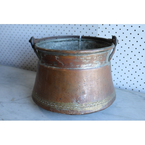 119 - Antique copper swing handle pot, approx 19cm H excluding handle x 28cm Dia