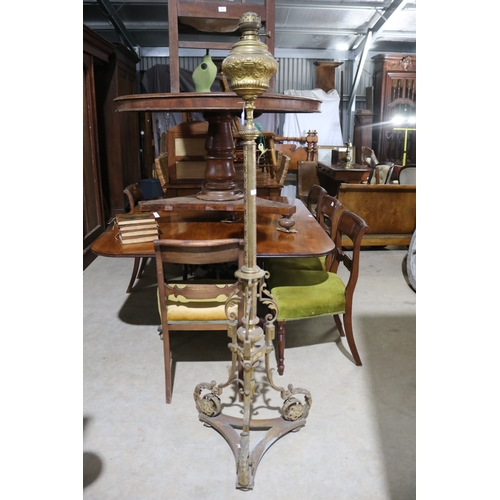 77 - Elaborate antique French heavy cast brass tri form support oil lamp, telescopic oil lamp top approx ... 