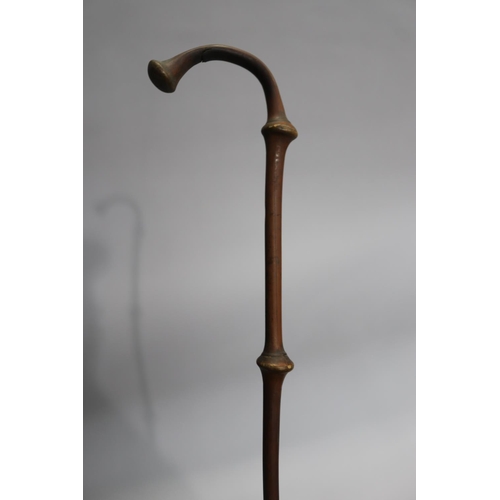 731 - Wooden walking stick, split to handle, approx 87cm L