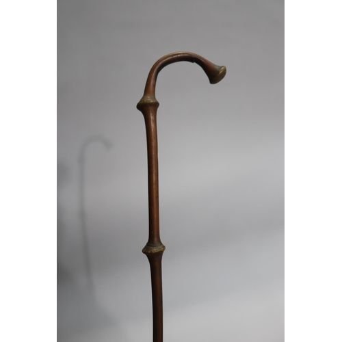 731 - Wooden walking stick, split to handle, approx 87cm L