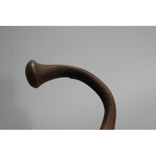 731 - Wooden walking stick, split to handle, approx 87cm L