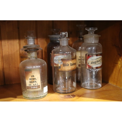 255 - Eight Antique and vintage apothecary jars / bottles, approx 21cm H and shorter (8)