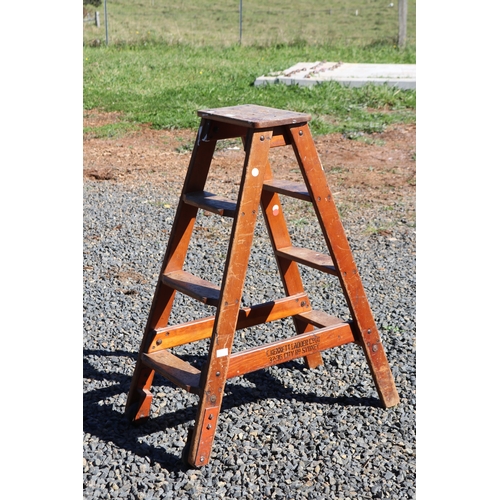 305 - Vintage C Kennett shop step ladder, approx 101cm H